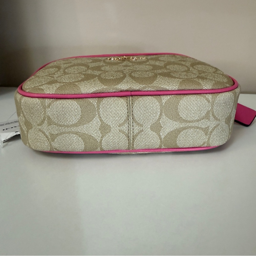 Coach C9926 camera bag - Picture 7 of 10